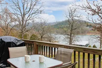 Image de 2 Br Waterfront Cabin w/ Pool + Swim & Boat dock