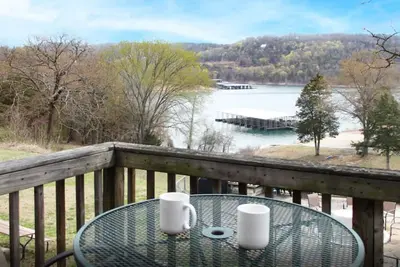 Image de 2br Waterfront Cabin w/ Pool + Swim & Boat dock