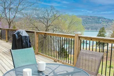 Image de 2br Waterfront Duplex Cabin w/ Pool + Swim & Boat dock