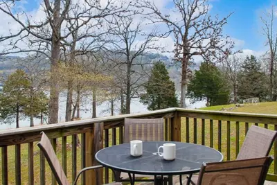 Image de 2 Br Waterfront Cabin w/ Pool + Swim & Boat dock