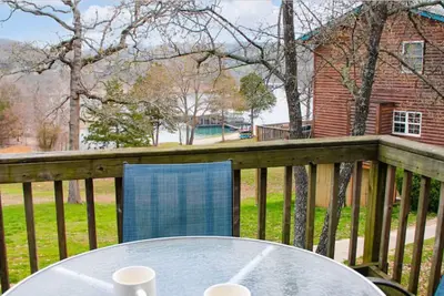 Image de 2 Br Waterfront Cabin w/ Pool + Swim & Boat dock