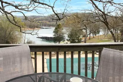 Image de 2br Duplex Cabin w/ Pool + Swim & Boat dock