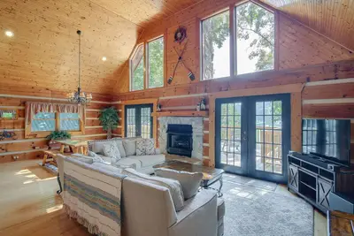 Image de 'Cove Life at Tellico Lake' Cabin w/ Hot Tub, Dock