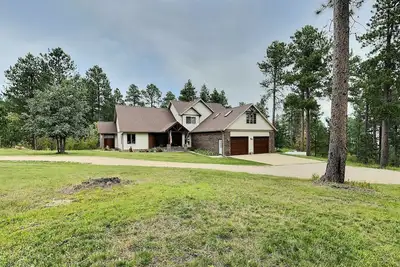 Image de Secluded Wildlife Haven close to Spearfish and Deadwood with Hot Tub and Garage.