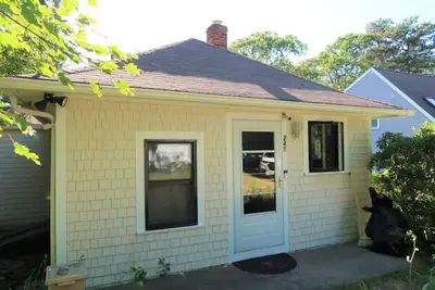 Image de Cozy Cape Cottage On The Pond!