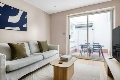 Image de Open Notting Hill 2br w/ Garden, nr Shops, Dining & Park, by Blueground