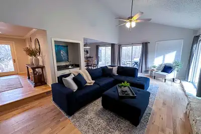 Image de 3000 sq ft- Upscale-Family Friendly-Cul-de-sac Home