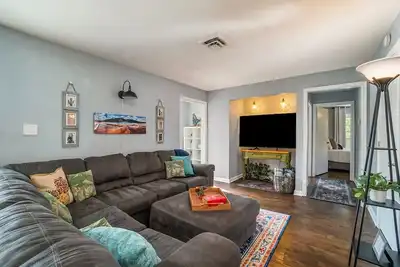 Image de Minutes from Arrowhead Stadium!