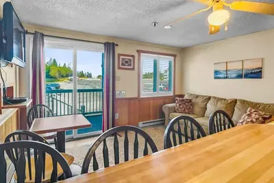 Image de Ml169 First Floor No Steps End Unit WiFi Ez Parking