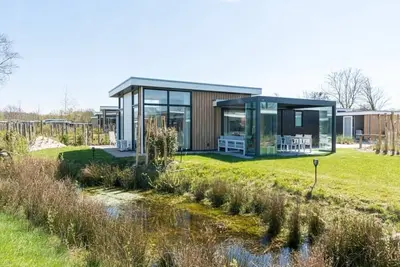 Image de Ce chalet 'Style plage' dispose de toutes les commodités nécessaires pour un séjour confortable : un