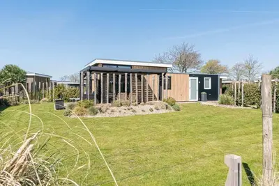 Image de Ce chalet est magnifiquement fini tant à l'intérieur qu'à l'extérieur. L'aménagement paysager, la ve