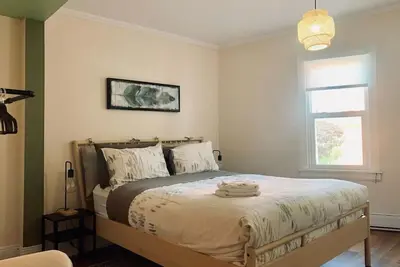 Comfortable Apt with Office Space