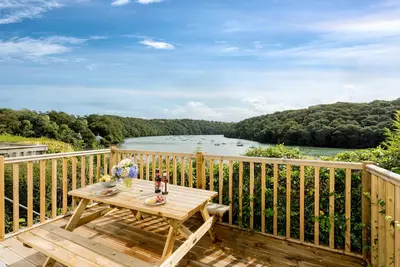 Fal River Cottage, pet friendly, with a garden in Malpas, Cornwall