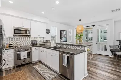 Image de Jul/Aug Discounts! Luxury Townhome, Pool, w/ Ac