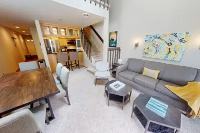 Image de Clubhouse Pool, 4 Hot Tubs! Walk/Drive to Marina, Dining, Shops, Events