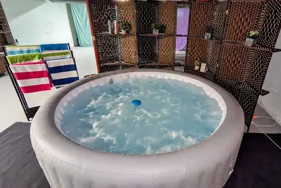 Image de Moose Tracks Hot Tub Hideaway w/50 amp Ev Outlet