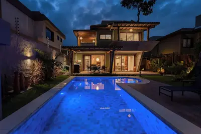 Image de Enjoy this brand-new and luxurious villa located just 100m from Araçaipe beach!