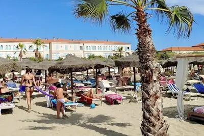 Image de Lodge4 | Beach front with pool in historic building | Romantic + family friendly