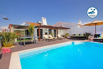 Image de Heatable pool & Bbq in central Oura location