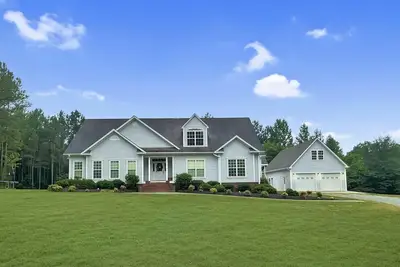 Image de Adventure with 23 ac property Home