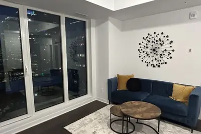 Image de Condo 2 Chambres au Cœur du Centre-Ville, Vue Spectaculaire.