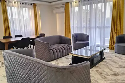 Image de Step into a world of tranquility and charm with our meticulously designed home.
