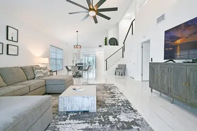 Image de Spacious+cozy house, near the beach, heated pool.