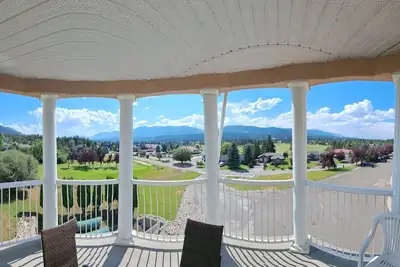 Image de Spacious pet friendly condo with beautiful golf course and mountain views