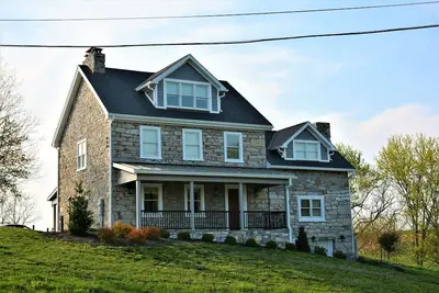 Image de Beautifully Restored Stone Farmhouse