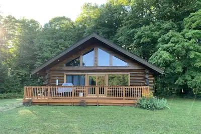 Image de Serene Log Cabin Getaway! Close to Hiking, Snowmobile And Four Wheeler Trails.