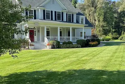Image de Welcome to Riley's Retreat! A Cozy Sanctuary within Walking Distance to Town!