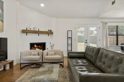 Image de 3 Bedroom House - 1 Mile to Downtown - Greenwood District - Fully Fenced