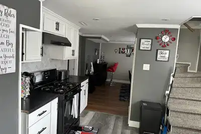 Image de Quite and Peaceful Modern Home Away From Home in the Mountain State! ! ! !