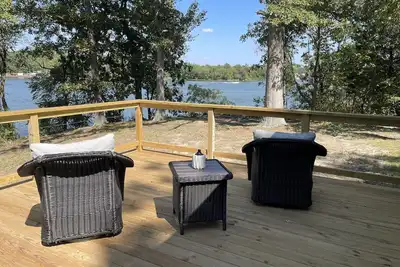 Image de Lake house on the point with beautiful lake views!