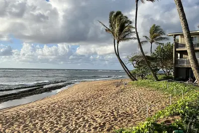 Image de Sea and Sky Beachfront Condo, Ac, Ocean Views, Sunrises, Steps to Beach!