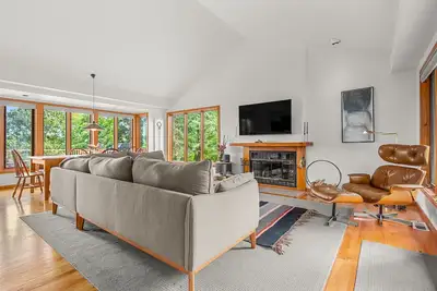 Image de Relaxing Catskill Escape, Mountain Views • Hot Tub • Fire Pit • Heated Pool\n