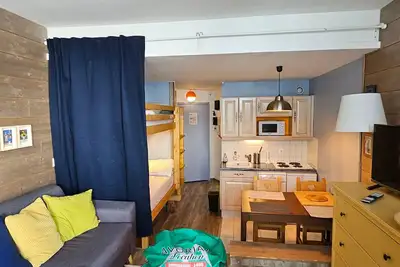 Image de Studio rénové pour 4 pers, balcon et accès direct aux pistes