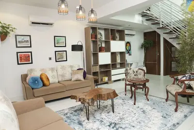 Image de Cozy bohemian loft in the heart of Lekki. Close to the beach, art gallery & mall