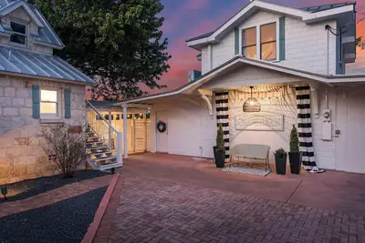 Image de Stonewall Bungalows - Sleeps 15