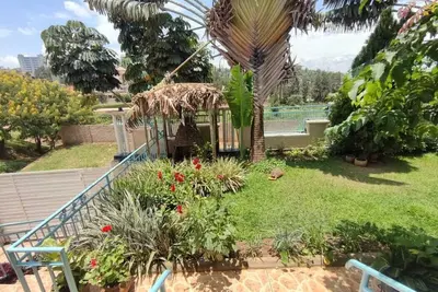 Image de Unique house close to center.