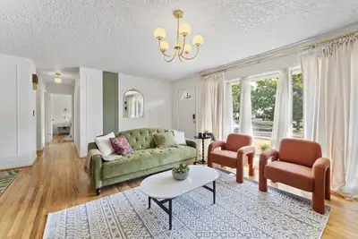 Image de Fort Adobe 10 mins to Airport Large fenced Yard