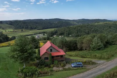 Image de Cozy cabin, kid & pet friendly, mountain views, River access, kayak, near Boone