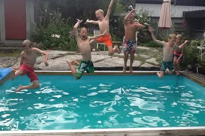 Image de West coast vacation in a comfortable vacation home with pool