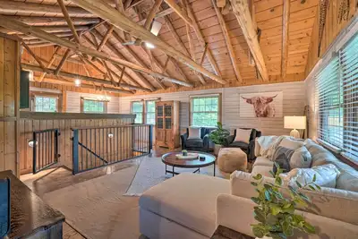 Image de Spacious Resort Cabin – Sleeps 16, Minutes to Silver Dollar City!