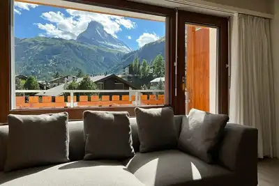 Image de Recently refurbished modern apartment with unhindered views of the Matterhorn.