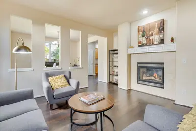 Image de Bothell Retreat: Home Gym, Fireplace & More!