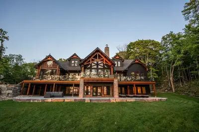 Image de Stunning Lake Front Dream Lake Retreat