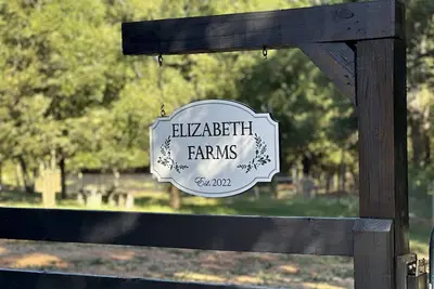 Image de Enjoy a cozy experience at Elizabeth Farms! Close to hiking & equestrian trails.
