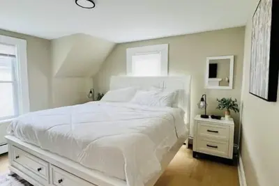 Image de Nearby Cross Insurance center! Walk to Bangor Concerts!