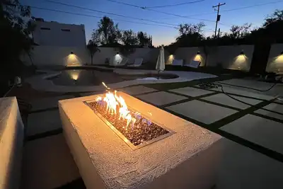 Image de Sam Hughes Desert Oasis, Private Pool & Walk to Ua